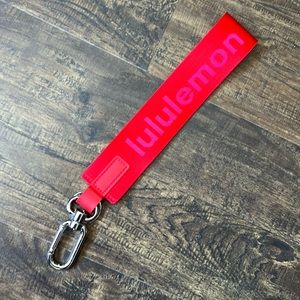 LULULEMON | Never Lost Keychain in Love Red/Sonic Pink